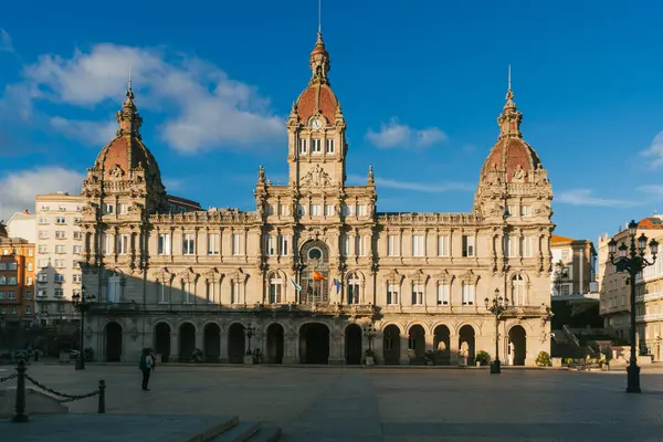 La Coruna, İspanya. 11 Kasım 2024: Maria Pita Meydanı ve Belediye Binası.