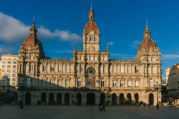 La Coruna, İspanya. 11 Kasım 2024: Maria Pita Meydanı ve Belediye Binası.