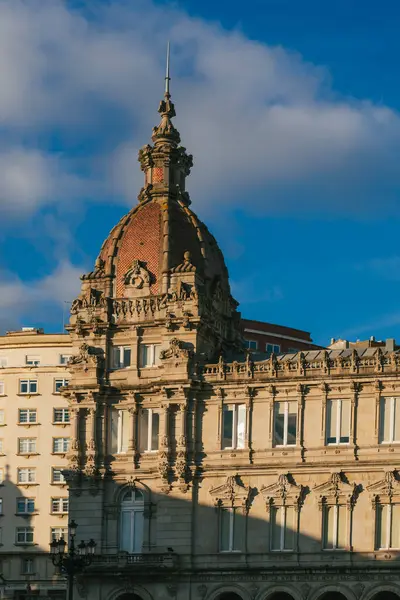 La Coruna, İspanya. 11 Kasım 2024: Maria Pita Meydanı ve Belediye Binası.