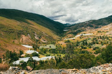Samaca, Villa de Leyva üzerinden seraların doğal manzarası. Kolombiya. 