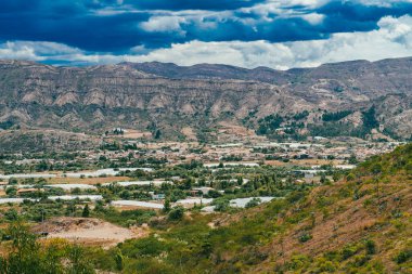 Samaca, Villa de Leyva üzerinden seraların doğal manzarası. Kolombiya. 