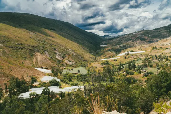 Samaca, Villa de Leyva üzerinden seraların doğal manzarası. Kolombiya. 