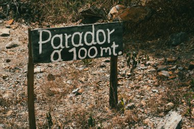 Villa de Leyva, Boyaca, Kolombiya 'ya giden çöl manzarası yolu..