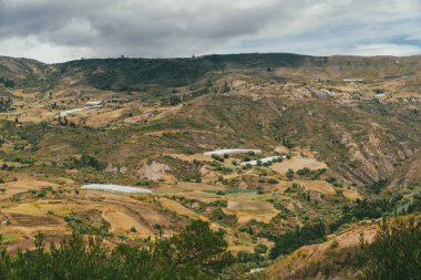 Villa de Leyva, Boyaca, Kolombiya 'ya giden çöl manzarası yolu..