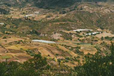 Villa de Leyva, Boyaca, Kolombiya 'ya giden çöl manzarası yolu..