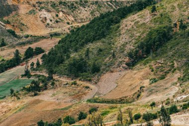 Villa de Leyva, Boyaca, Kolombiya 'ya giden çöl manzarası yolu..