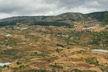 Villa de Leyva, Boyaca, Kolombiya 'ya giden çöl manzarası yolu..