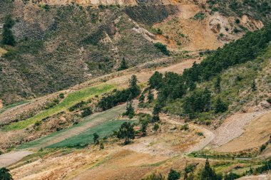 Villa de Leyva, Boyaca, Kolombiya 'ya giden çöl manzarası yolu..