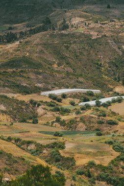 Villa de Leyva, Boyaca, Kolombiya 'ya giden çöl manzarası yolu..