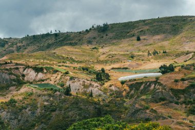 Villa de Leyva, Boyaca, Kolombiya 'ya giden çöl manzarası yolu..