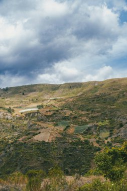 Villa de Leyva, Boyaca, Kolombiya 'ya giden çöl manzarası yolu..