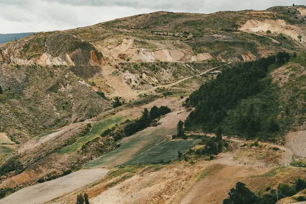 Villa de Leyva, Boyaca, Kolombiya 'ya giden çöl manzarası yolu..