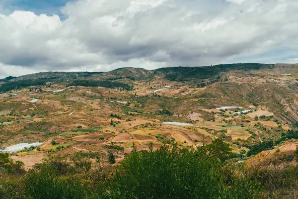 Villa de Leyva, Boyaca, Kolombiya 'ya giden çöl manzarası yolu..