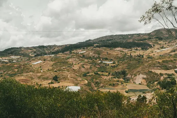 Villa de Leyva, Boyaca, Kolombiya 'ya giden çöl manzarası yolu..