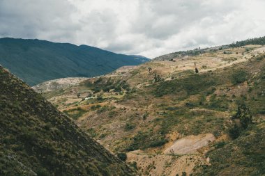 Villa de Leyva, Boyaca, Kolombiya 'ya giden çöl manzarası yolu..
