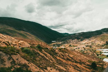 Villa de Leyva, Boyaca, Kolombiya 'ya giden çöl manzarası yolu..