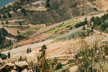 Villa de Leyva, Boyaca, Kolombiya 'ya giden çöl manzarası yolu..
