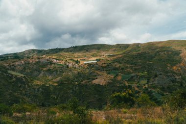 Villa de Leyva, Boyaca, Kolombiya 'ya giden çöl manzarası yolu..