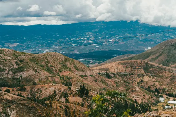 Villa de Leyva, Boyaca, Kolombiya 'ya giden çöl manzarası yolu..