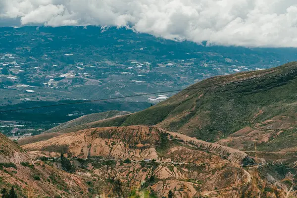Villa de Leyva, Boyaca, Kolombiya 'ya giden çöl manzarası yolu..