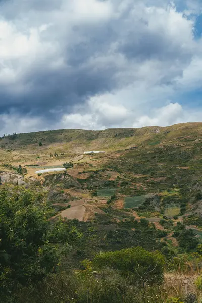 Villa de Leyva, Boyaca, Kolombiya 'ya giden çöl manzarası yolu..