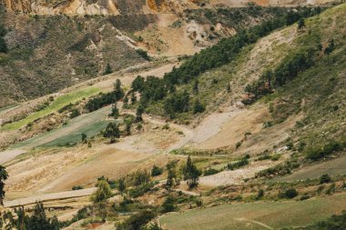 Villa de Leyva, Boyaca, Kolombiya 'ya giden çöl manzarası yolu..