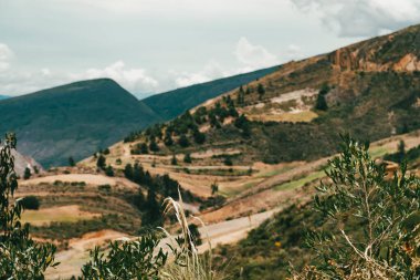 Villa de Leyva, Boyaca, Kolombiya 'ya giden çöl manzarası yolu..