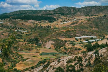 Villa de Leyva, Boyaca, Kolombiya 'ya giden çöl manzarası yolu..