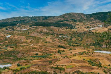 Villa de Leyva, Boyaca, Kolombiya 'ya giden çöl manzarası yolu..