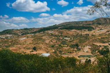 Villa de Leyva, Boyaca, Kolombiya 'ya giden çöl manzarası yolu..