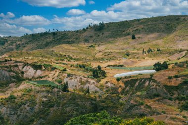 Villa de Leyva, Boyaca, Kolombiya 'ya giden çöl manzarası yolu..