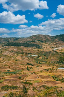 Villa de Leyva, Boyaca, Kolombiya 'ya giden çöl manzarası yolu..