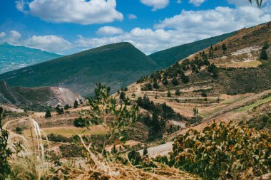 Villa de Leyva, Boyaca, Kolombiya 'ya giden çöl manzarası yolu..