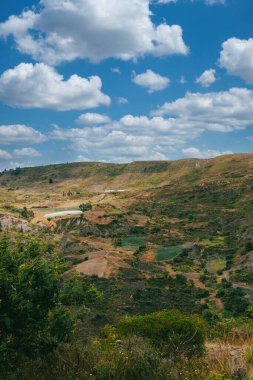 Villa de Leyva, Boyaca, Kolombiya 'ya giden çöl manzarası yolu..