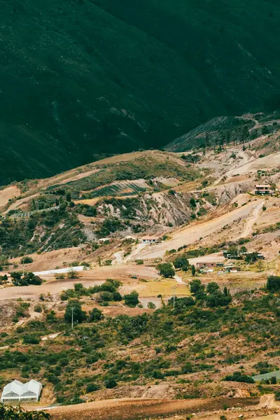 Villa de Leyva, Boyaca, Kolombiya 'ya giden çöl manzarası yolu..