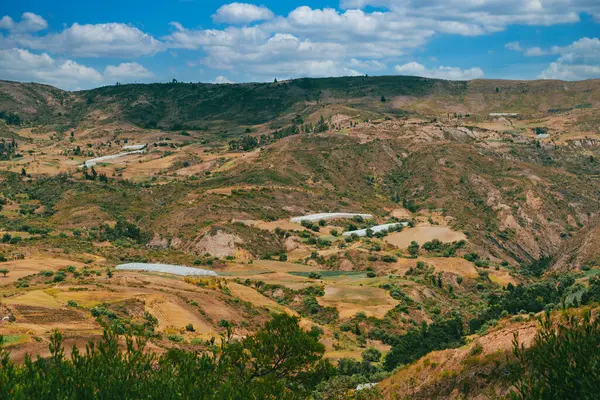 Villa de Leyva, Boyaca, Kolombiya 'ya giden çöl manzarası yolu..