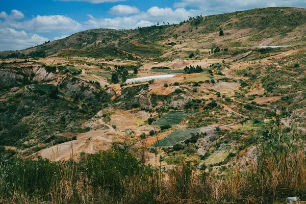Villa de Leyva, Boyaca, Kolombiya 'ya giden çöl manzarası yolu..