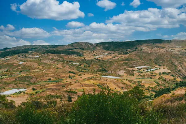 Villa de Leyva, Boyaca, Kolombiya 'ya giden çöl manzarası yolu..