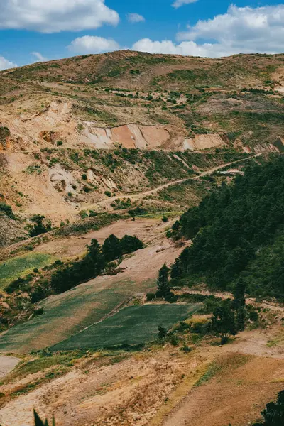 Villa de Leyva, Boyaca, Kolombiya 'ya giden çöl manzarası yolu..