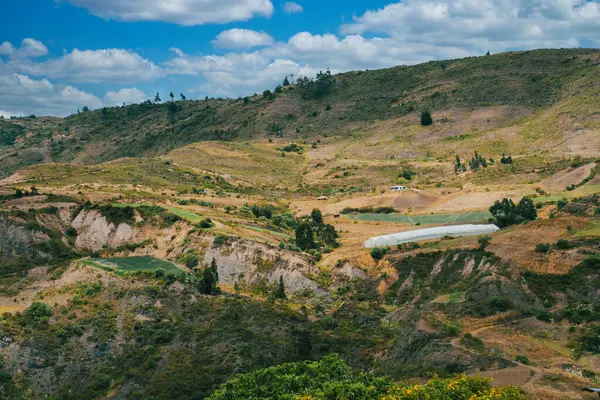 Villa de Leyva, Boyaca, Kolombiya 'ya giden çöl manzarası yolu..