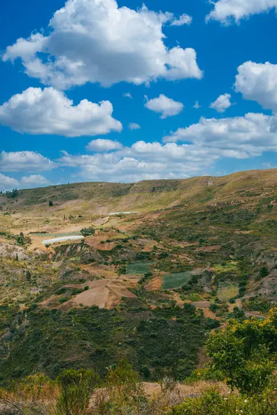Villa de Leyva, Boyaca, Kolombiya 'ya giden çöl manzarası yolu..