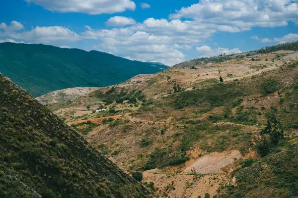 Villa de Leyva, Boyaca, Kolombiya 'ya giden çöl manzarası yolu..