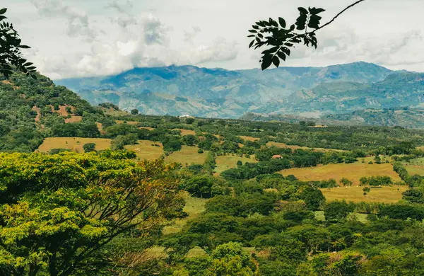 Antioquia La Pintada 'nın güneybatısında manzara.