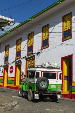 Concordia, Antioquia, Kolombiya. 30 Kasım 2024: Köyün renkli mimarisi.