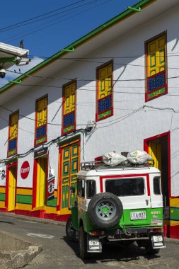 Concordia, Antioquia, Kolombiya. 30 Kasım 2024: Köyün renkli mimarisi.