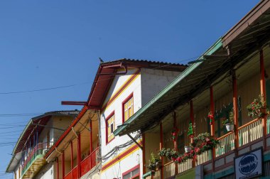 Concordia, Antioquia, Kolombiya. 30 Kasım 2024: Köyün renkli mimarisi.