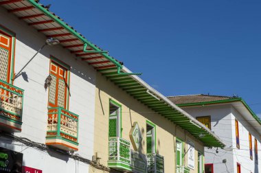 Concordia, Antioquia, Kolombiya. 30 Kasım 2024: Köyün renkli mimarisi.