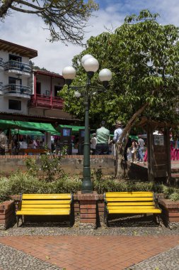 Jerico, Antioquia, Kolombiya. 25 Ocak 2025: Jericho kasabasında renkli ve güzel mimari.