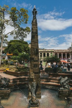 Jerico, Antioquia, Kolombiya. 25 Ocak 2025: Jericho kasabasında renkli ve güzel mimari.