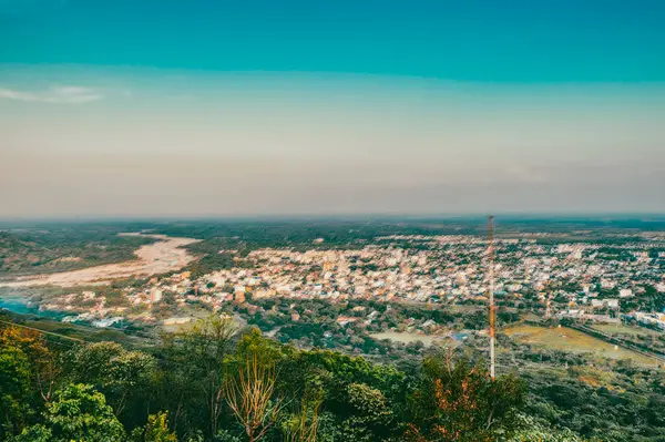 Yopal, Casanare, Kolombiya 'nın panoramik görüntüsü. 